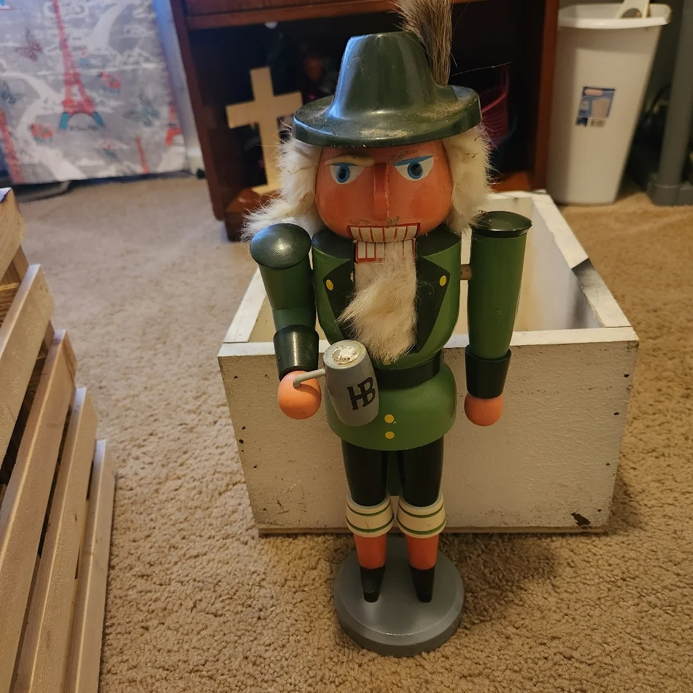 Nutcracker - Picture 1 of 4